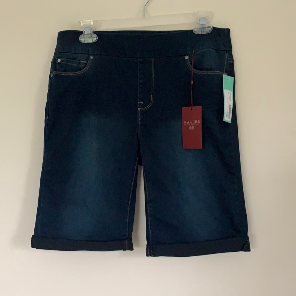 Makers stretchy Bermuda shirts